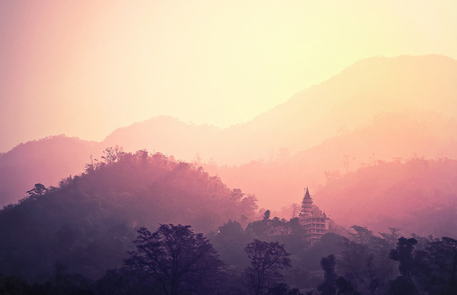 Горы на рассвете 